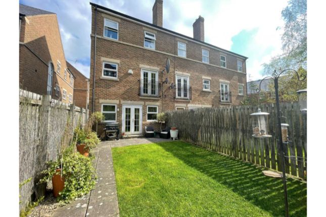 4 bed end terrace house