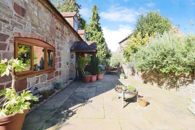 2 bed detached house