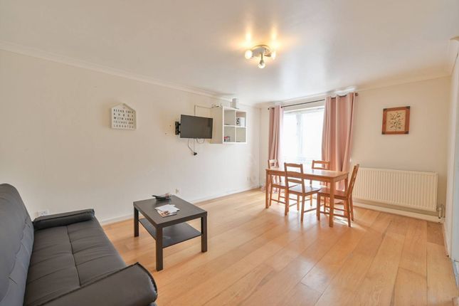 Archery Close, Wealdstone, Harrow, HA3 2 bed flat for sale