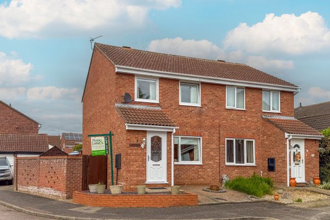 Jenkins Close, St Neots PE19 3 bed semi