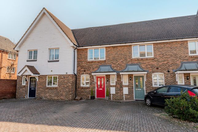 Finch Close, Faversham, ME13 2 bed terraced house for sale