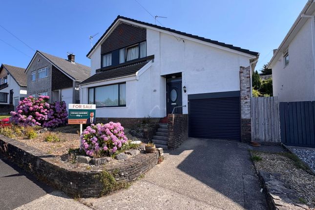 5 bed detached house