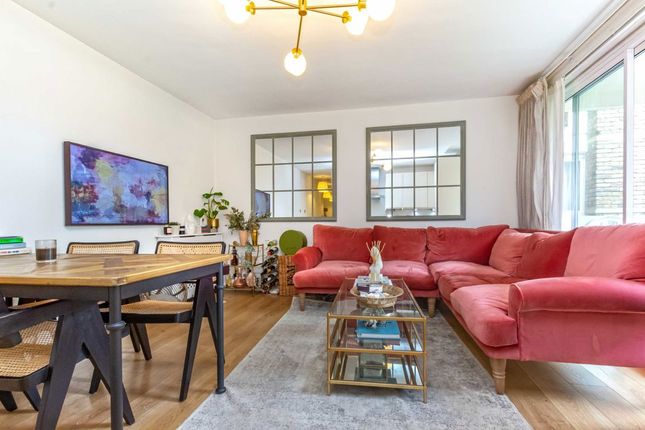 Warwick Drive, London SW15 2 bed flat for sale