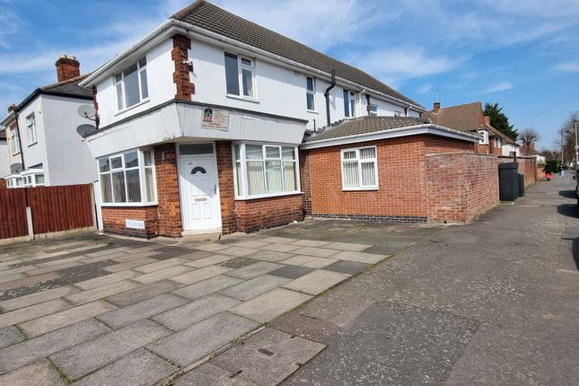 5 bed detached house
