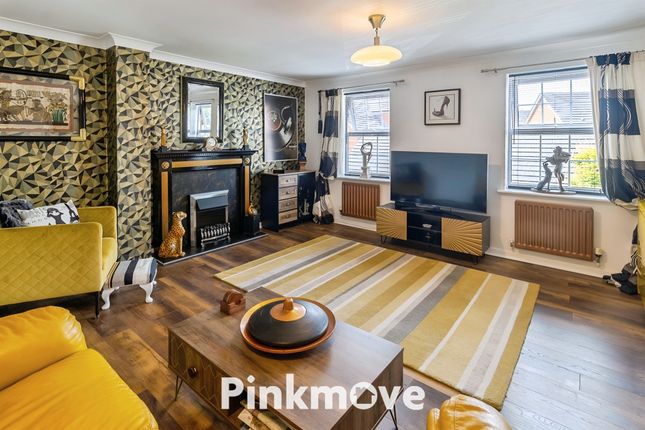3 bedroom town house for sale
