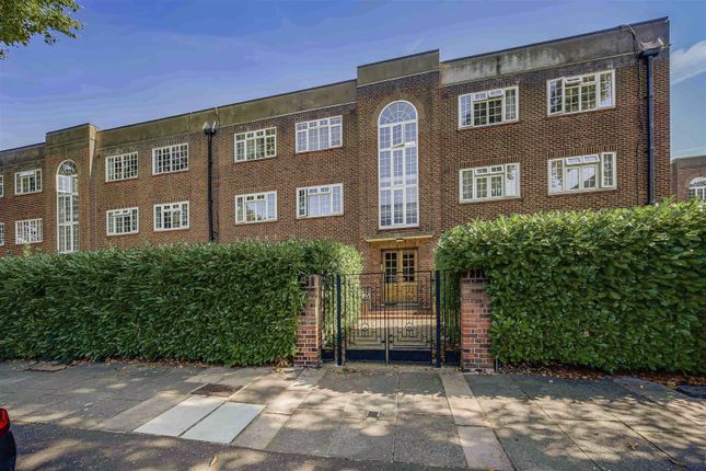 Clifden Court, Twickenham 2 bed apartment for sale