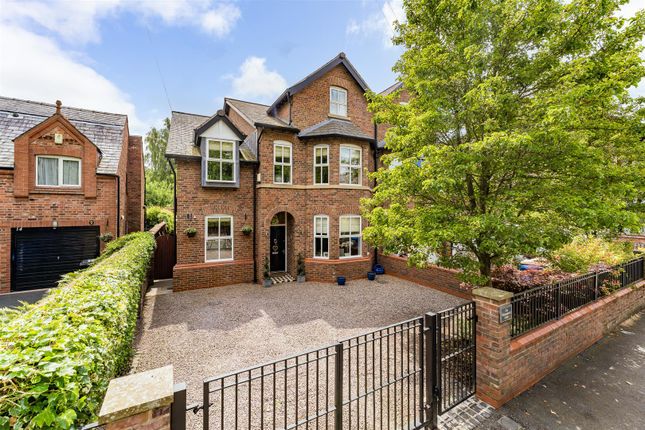 5 bedroom semi-detached house for sale
