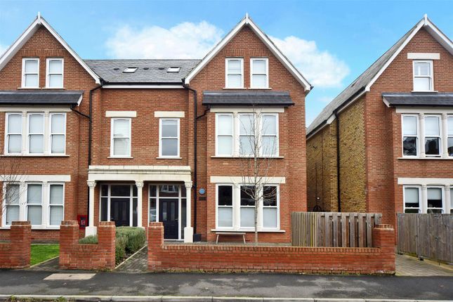 Fassett Road, Kingston upon Thames, KT1 2 bed apartment for sale