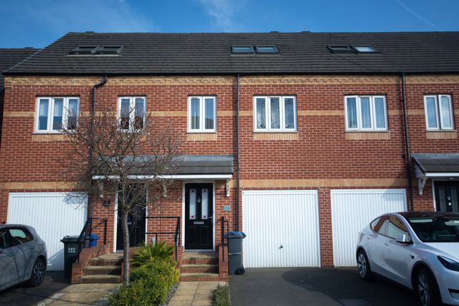 Regent Street, NOTTINGHAM NG10 3 bed terraced house for sale