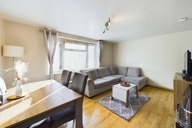 Wilsmere Drive, Northolt UB5 2 bed apartment for sale