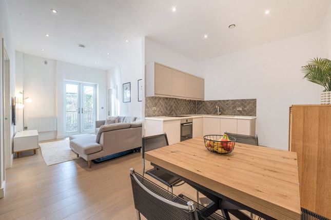 Carey Road, Mulberry House, RG40 2 bed flat for sale