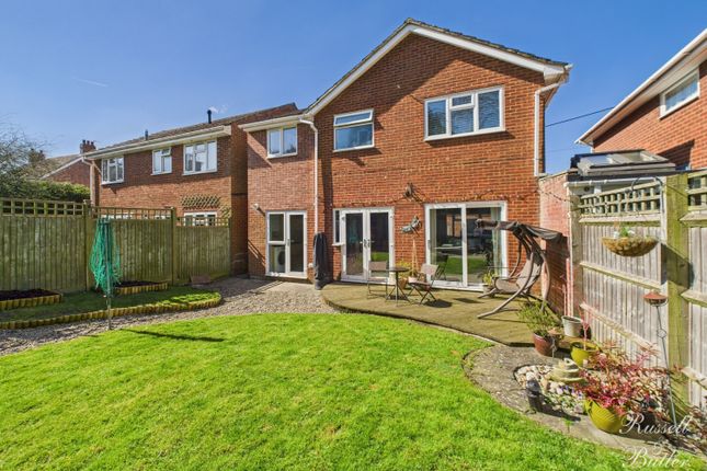 4 bed link detached house