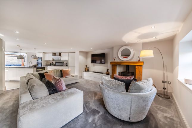 2 bed detached house