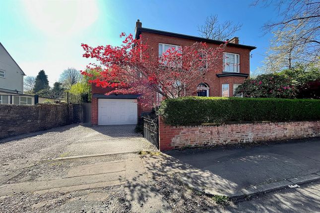 5 bed detached house