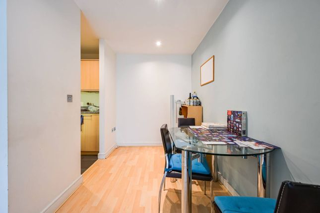 Westgate, Royal Docks, London, E16 2 bed flat for sale