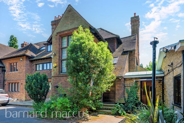 3 bed end terrace house