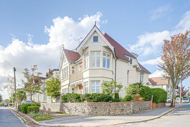 Beach Avenue, Leigh