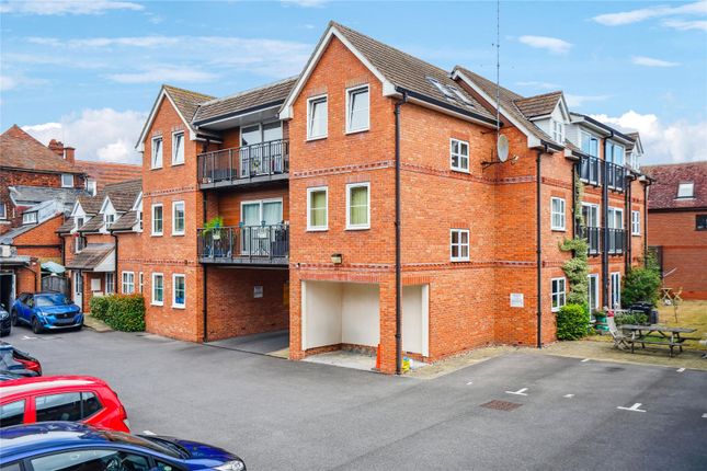 Church Street, Berkshire RG10 2 bed flat for sale