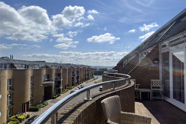 Almansa Way, Lymington, Hampshire, SO41 2 bed penthouse for sale
