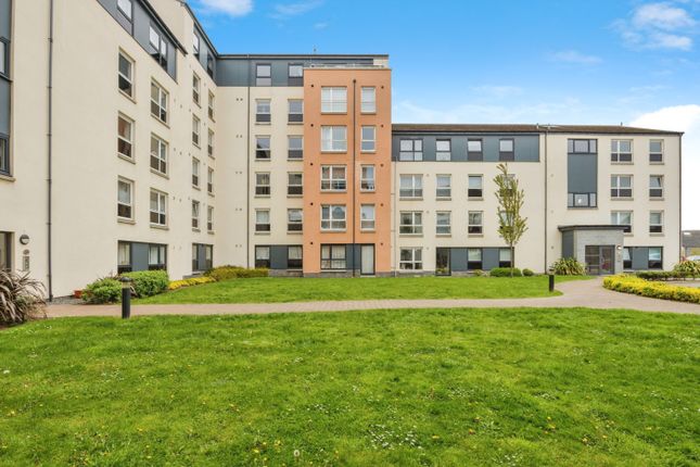 2 bedroom ground floor flat for sale