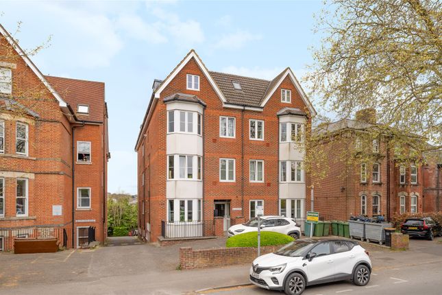 College Road, Maidstone, Kent, ME15 2 bed apartment for sale