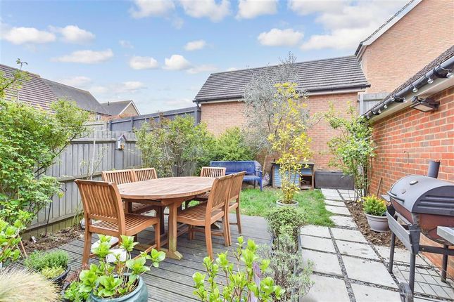 Albion Drive, Larkfield, Aylesford, Kent 3 bed semi