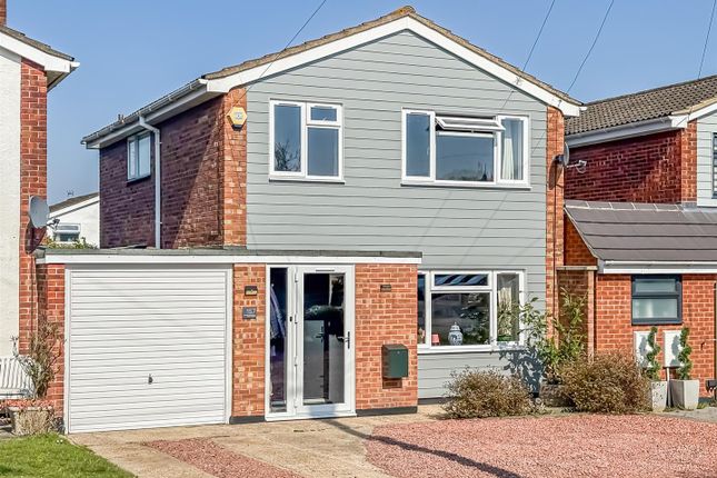 3 bed link detached house