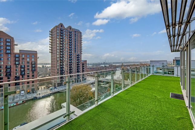 Waterside Way, London, N17 3 bed penthouse for sale