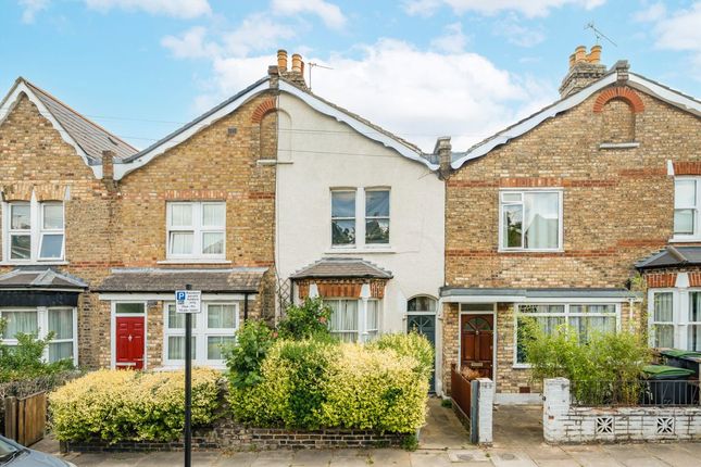 Queens Road, London N11 2 bed house for sale