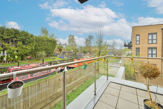 Regents House, Frogmore Road, Hemel... 2 bed flat for sale
