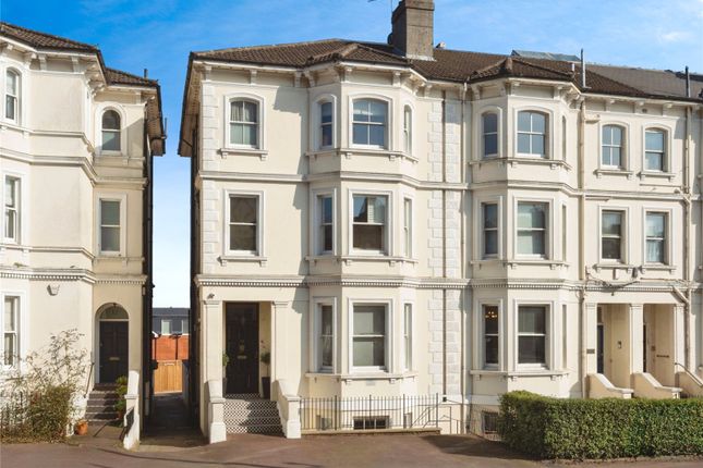 5 bedroom town house for sale