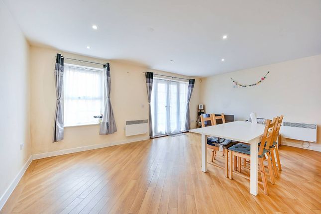 Graham Road, Acton Green, London, W4 2 bed flat for sale