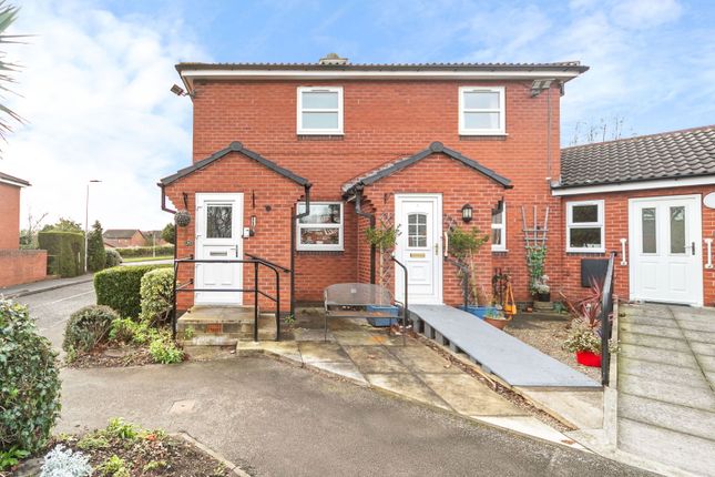 Holly Court, Wakefield WF1 2 bed flat for sale