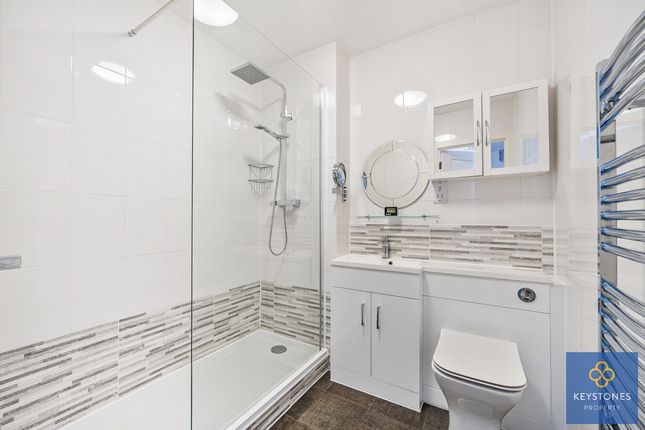 Ingrebourne Avenue, Harold Hill, RM3 2 bed apartment for sale