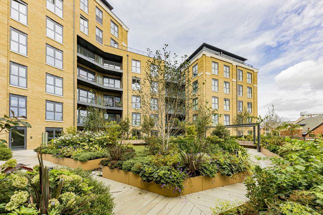Wheatfield Way, Kingston Upon Thames KT1 2 bed flat for sale