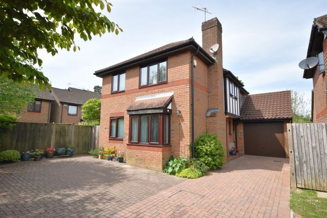 Horley, RH6 4 bed detached house for sale