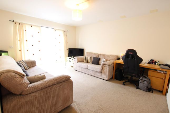 Great North Way, London 2 bed apartment for sale