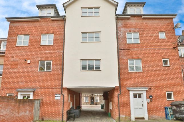 2 bedroom ground floor flat for sale