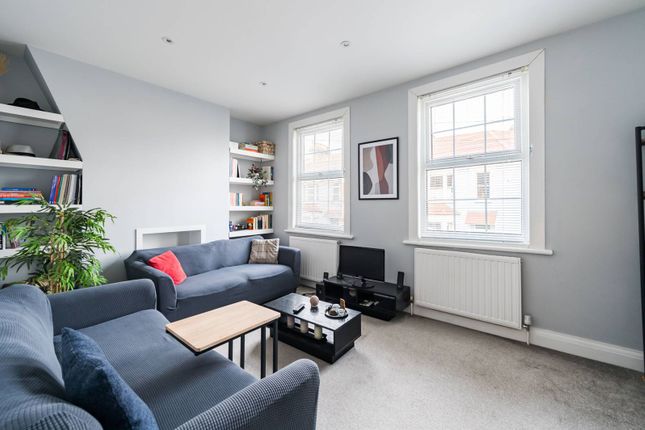 Whittington Road, Bounds Green... 2 bed flat for sale