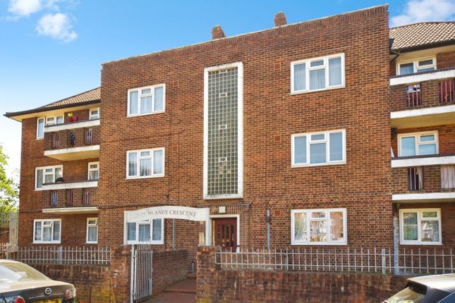 3 bedroom flat for sale