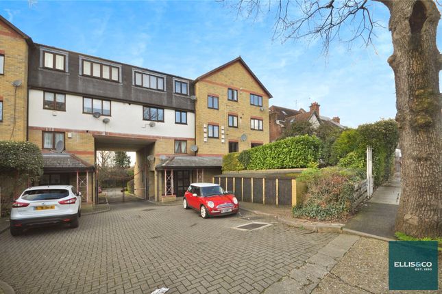 Nether Street, Finchley, London, N12 3 bed apartment for sale