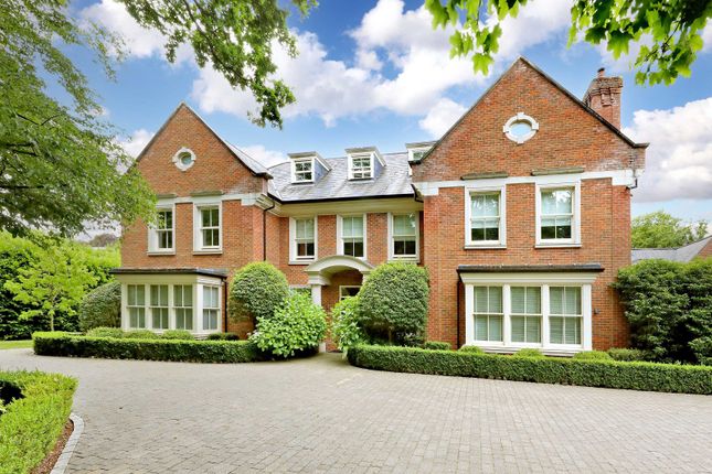 5 bed detached house