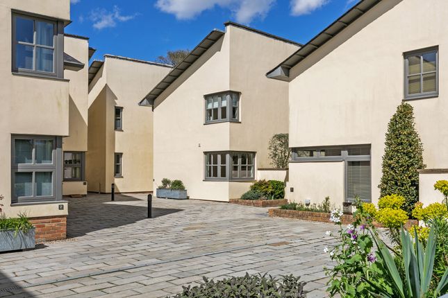 2 bedroom link detached house for sale