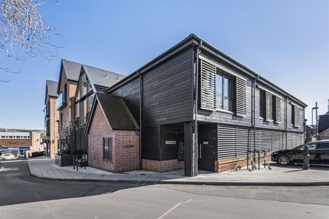 3 bedroom flat for sale
