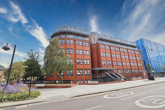 Mercury Gardens, Romford, RM1 2 bed apartment for sale