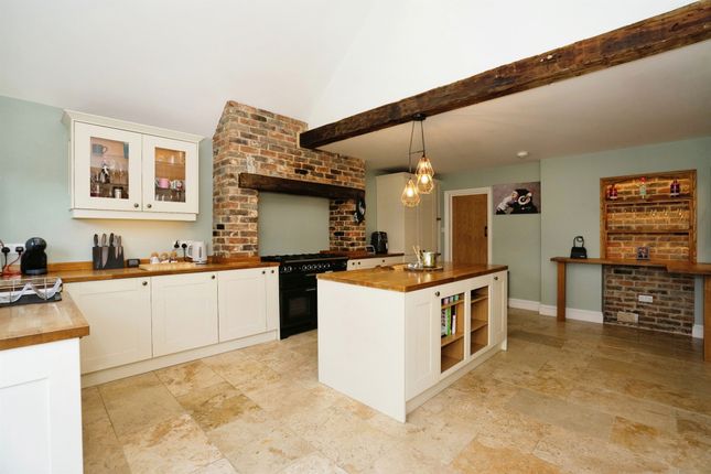 5 bedroom semi-detached house for sale