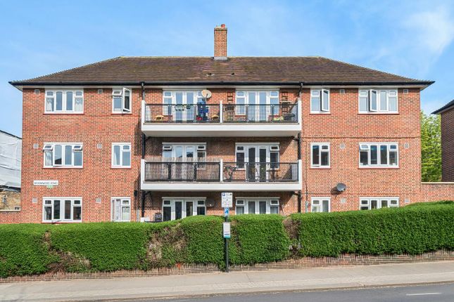 Broomwood Road, Battersea, London, SW11 3 bed flat for sale