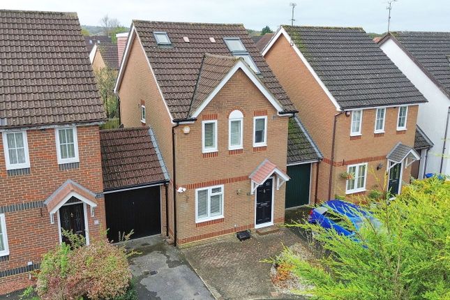 4 bed link detached house