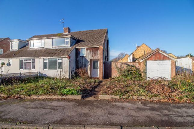 Roundway, Waterlooville, PO7 7QD 3 bed semi