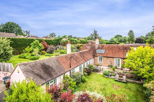5 bed detached house